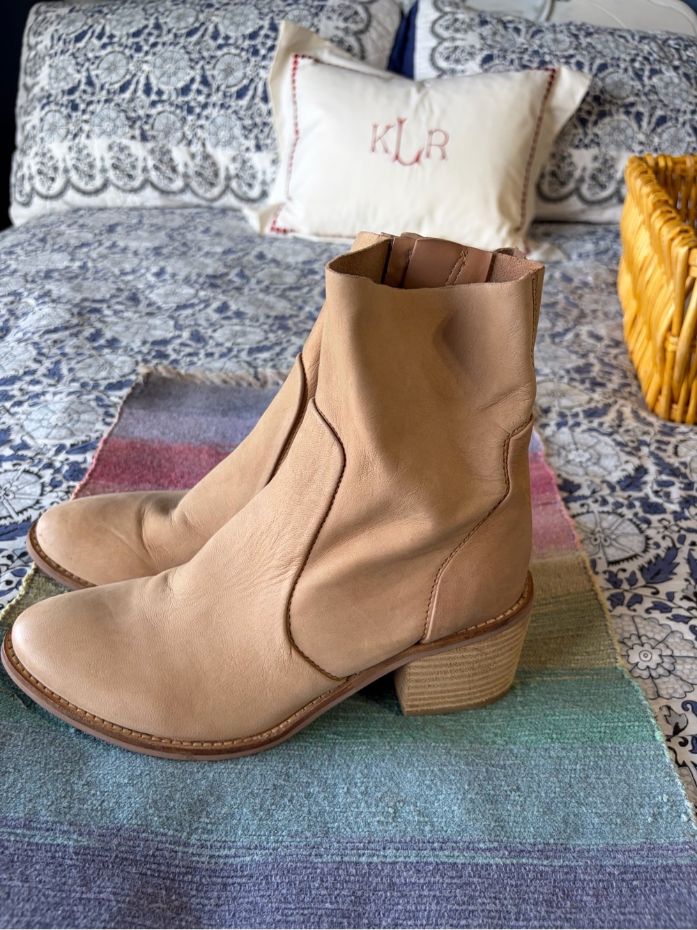 EUC Diba tribeWomen’s Beige Leather Ankle Boots - Classic Block Heel size 7 - Picture 1 of 8